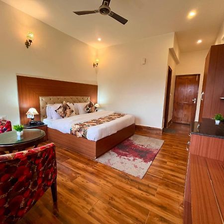 Hotel Kempty - A Boutique Hotel, Мусори Екстериор снимка